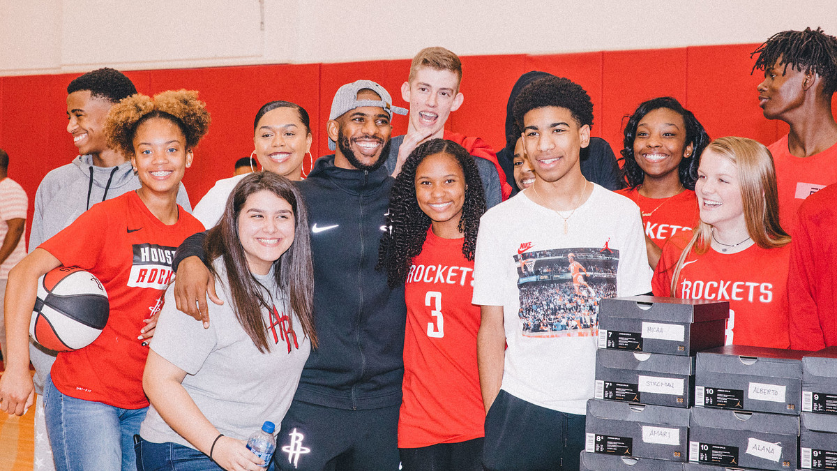Chris Paul With Patricia E. Paetow High School Students