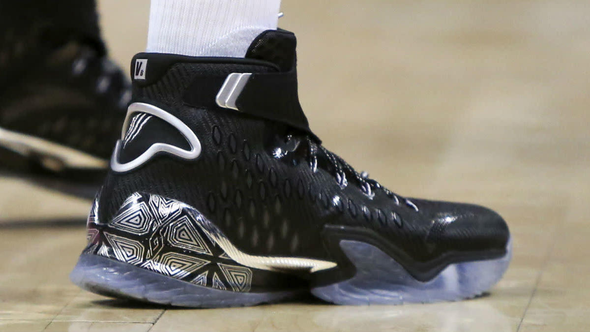 Klay Thompson ANTA KT3 Black Panther On Foot