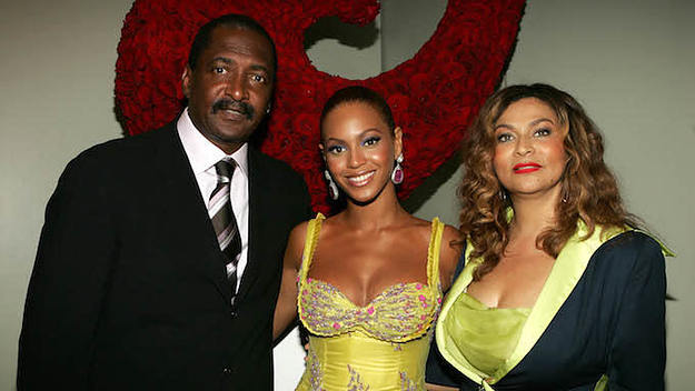 Matthew Knowles poses with Beyoncé and Tina.