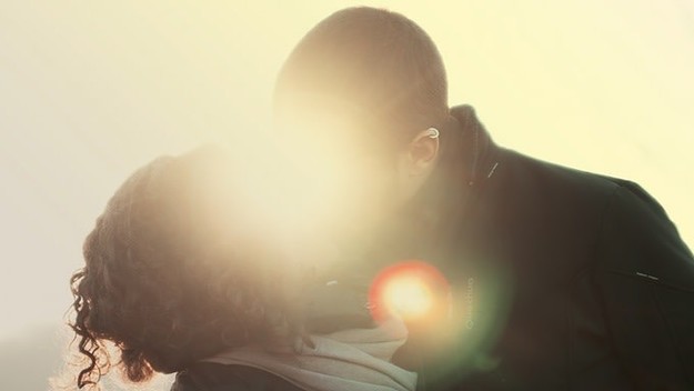 couple kissing