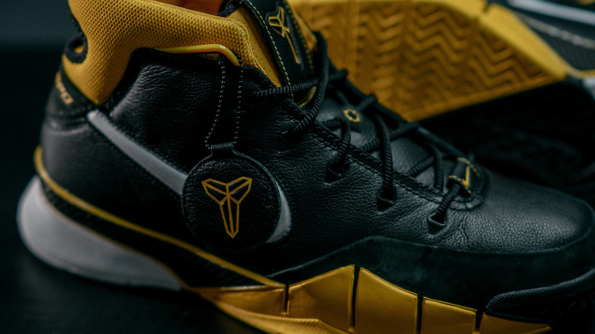 Nike Kobe 1 Protro side Profile