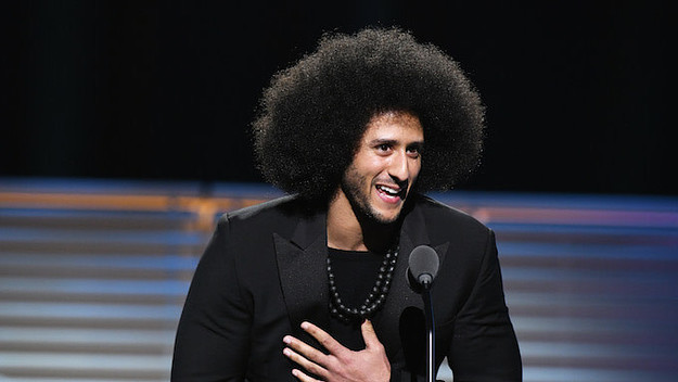 Colin Kaepernick receives the SI Muhammad Ali Legacy Award.