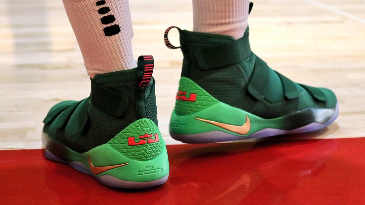 Nike LeBron Soldier 11 Christmas PE