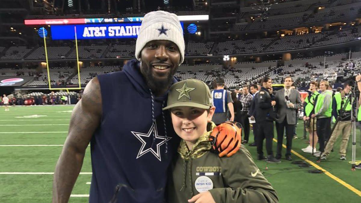 Dez Bryant Gives Fan Air Jordan 13 Low Cleats