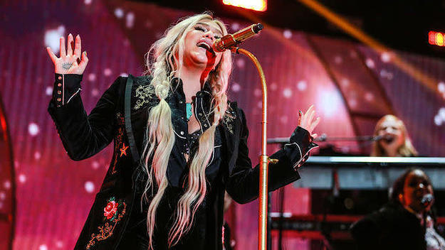 Kesha at iHeartRadio festival