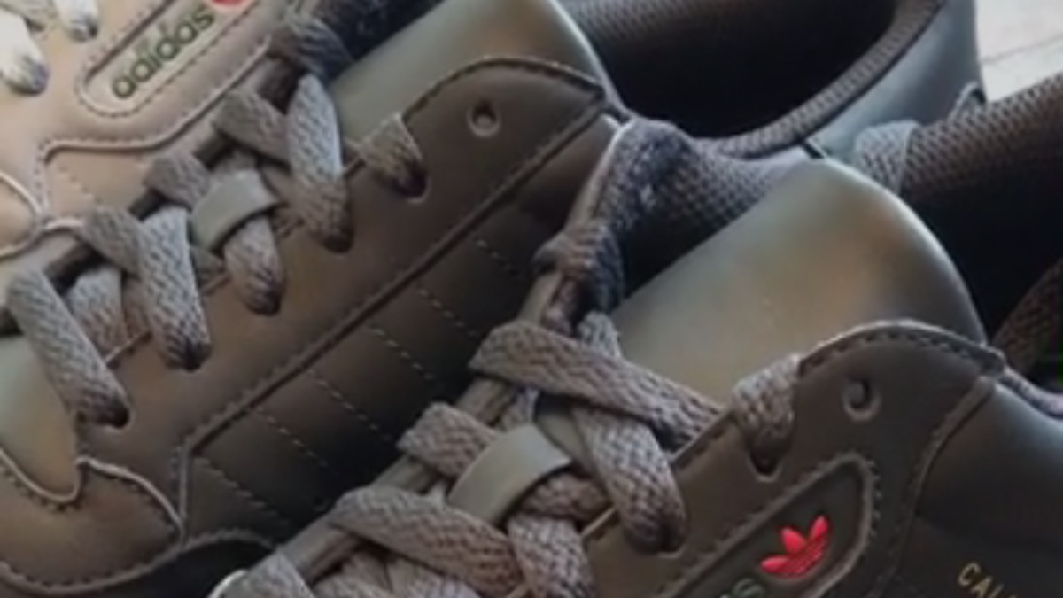 Yeezy Powerphase 'Black' Kim Kardashian