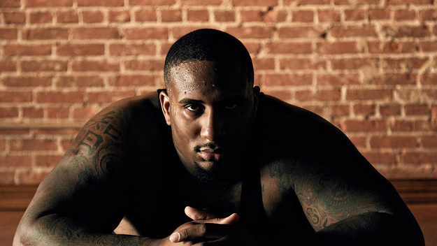 Mike Daniels Practices Yoga