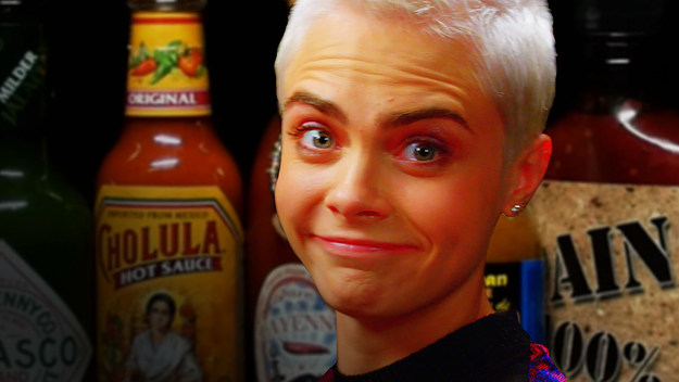 HO CARA DELEVINGNE TH NO LOGO 2
