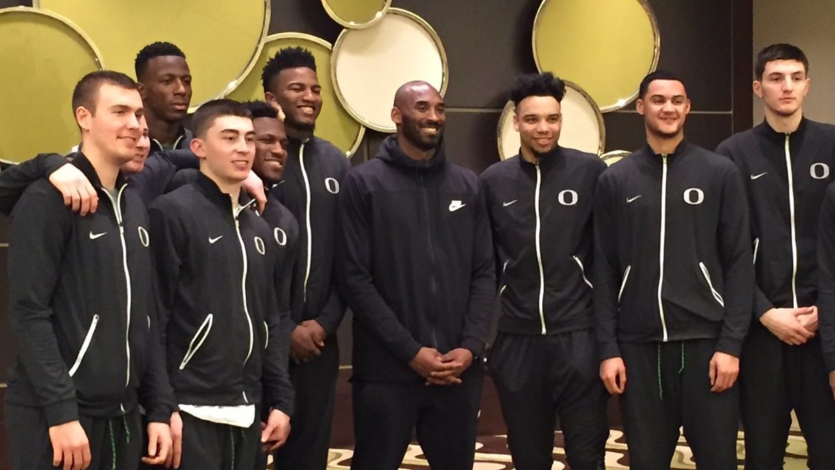 Kobe Bryant Visits Oregon Ducks Final Four (1)