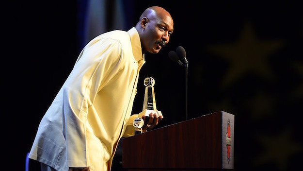 Karl Malone speaks to crowd.