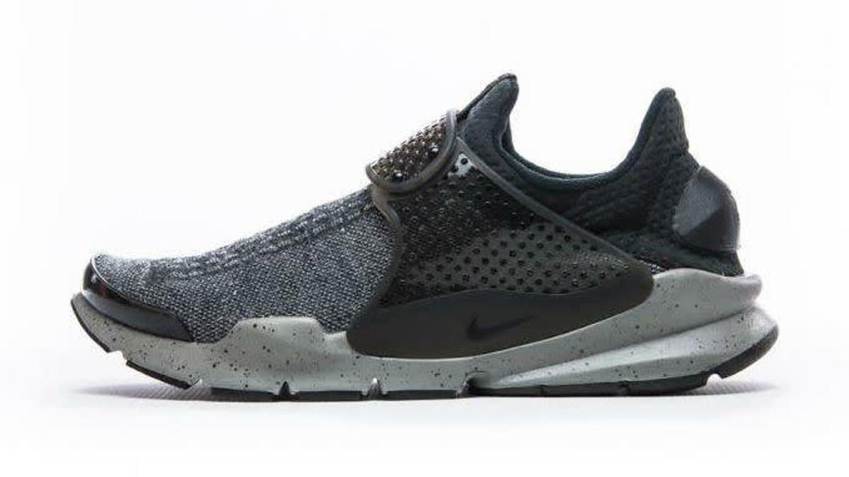 Nike Sock Dart Greyscale Profile 859553 001