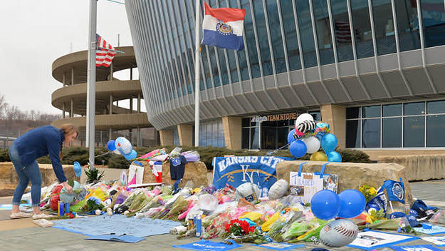 Royals fans pay tribute to deceased pitcher Yordano Ventura.
