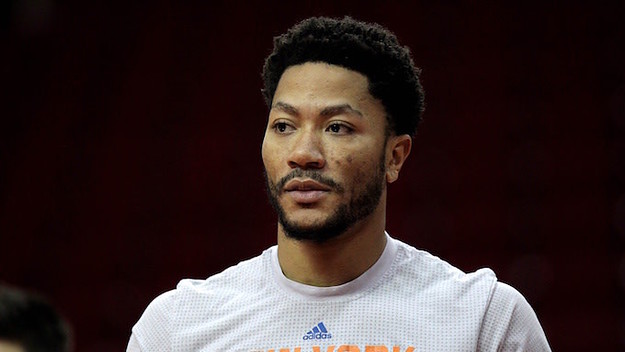 Derrick Rose warms up before game.
