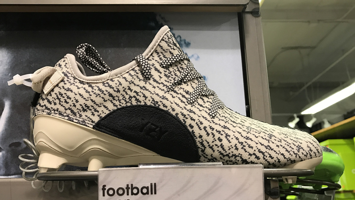 Yeezy Cleats Outlet