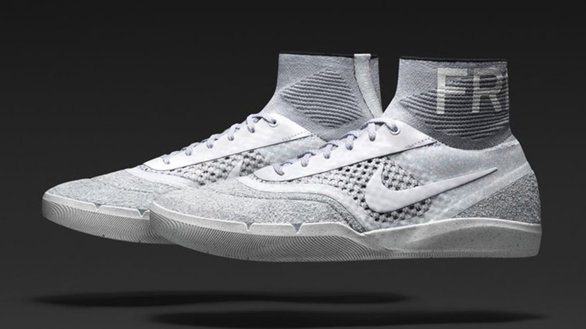 Profile view of the Soulland x Nike SB Eric Koston 3 Hyperfeel