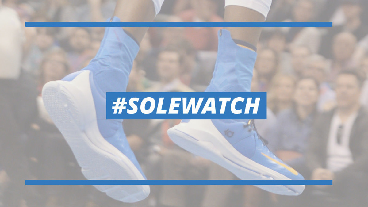 Kevin Durant Wearing the Blue/Yellow Nike KD 8 Elite