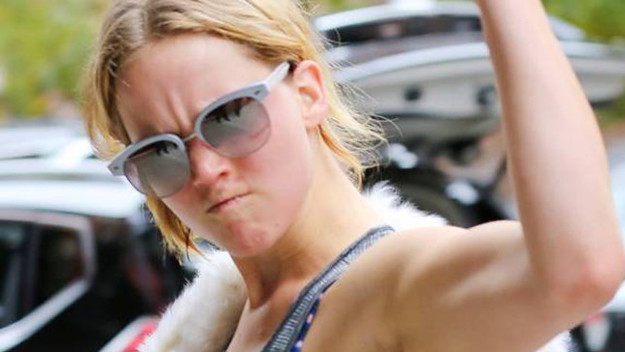 JLaw flexes 01