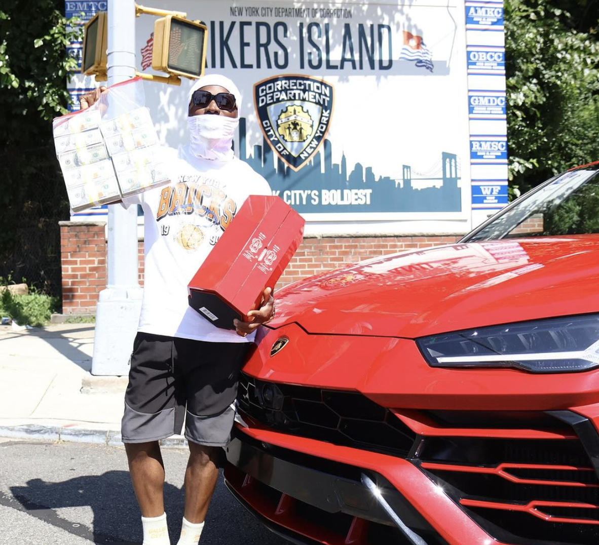 Troy Ave holding bag of cash