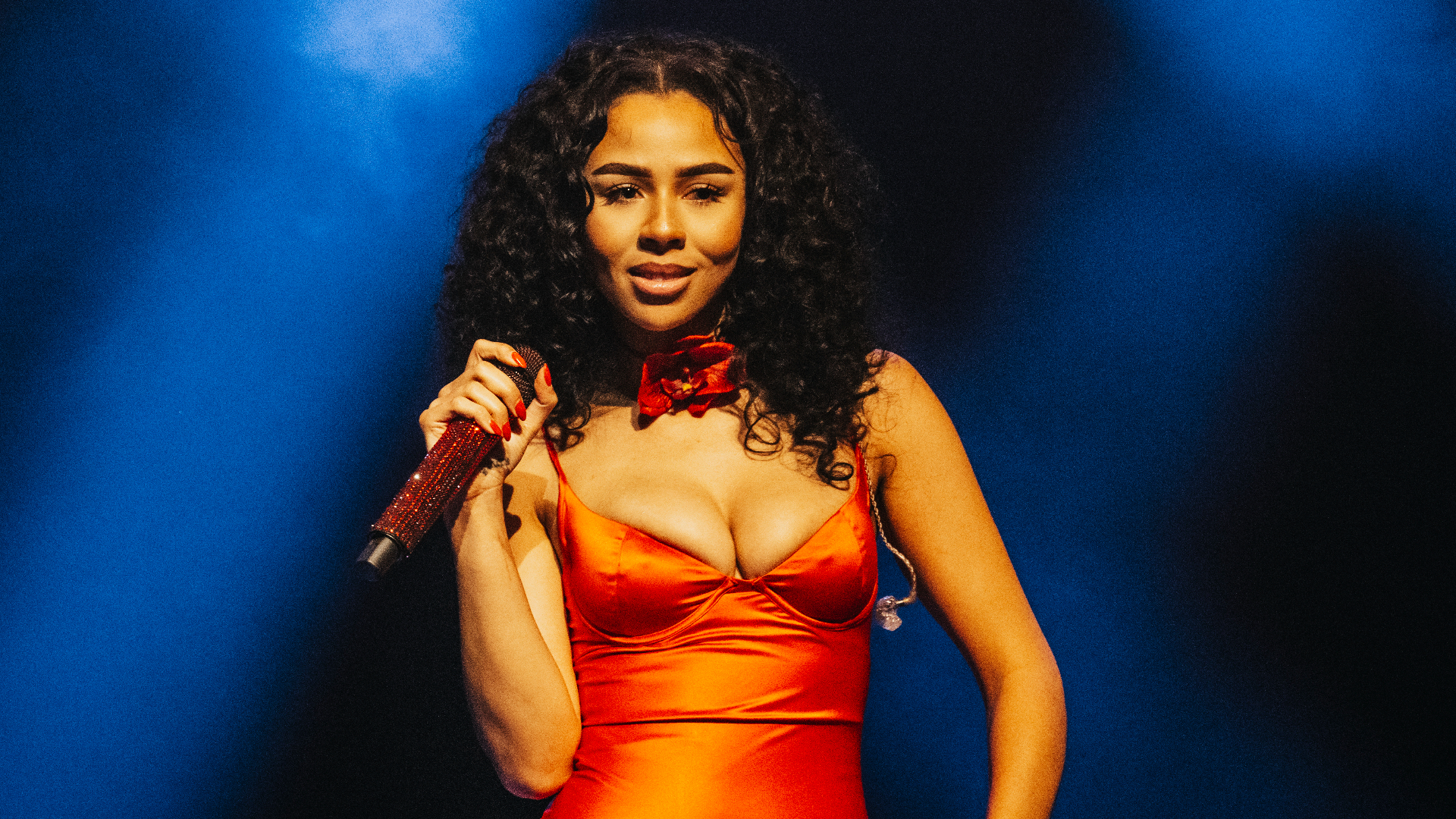 Mariah the Scientist performs onstage at Le Bataclan.