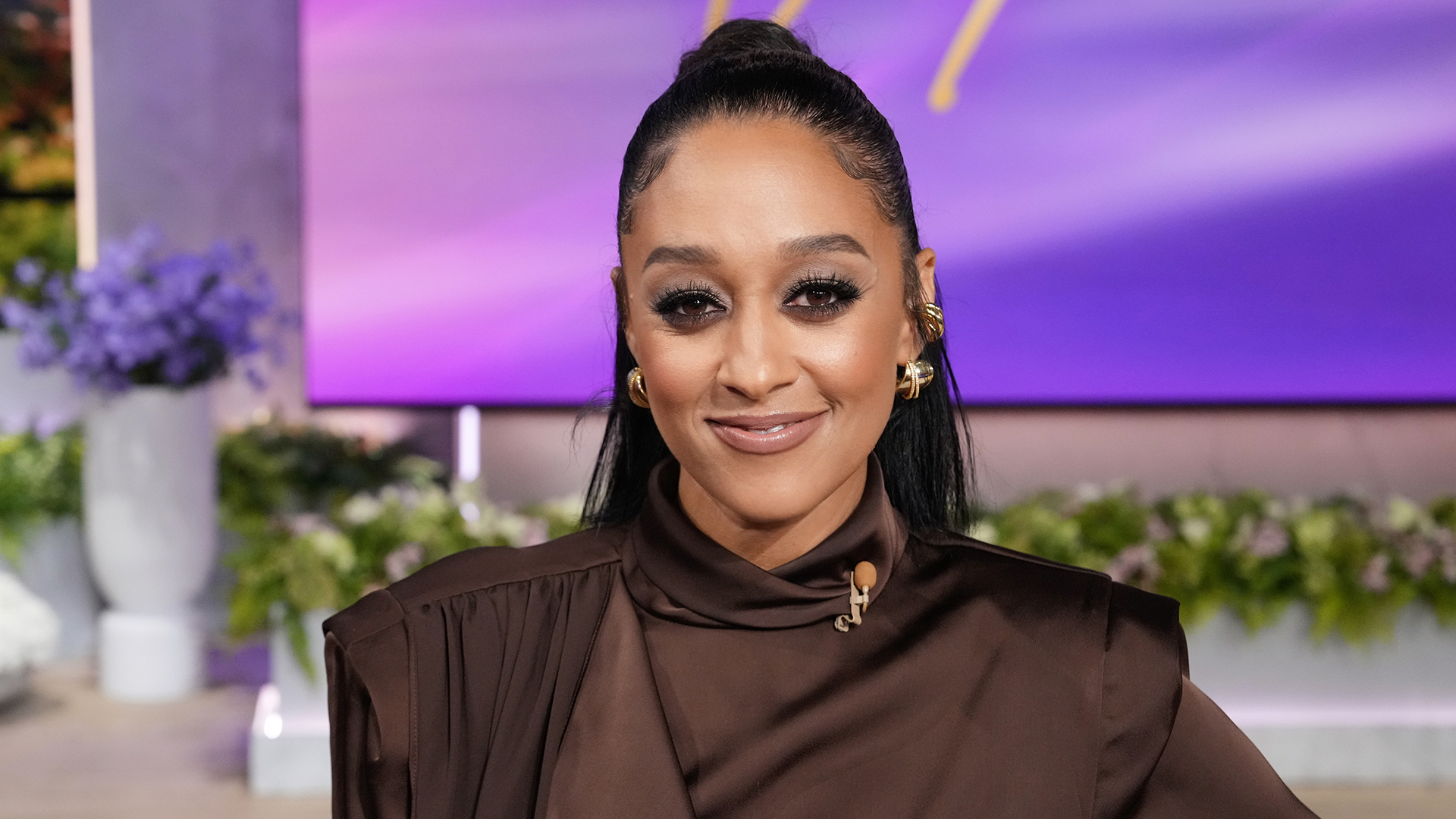  Tia Mowry appears on "The Jennifer Hudson Show"