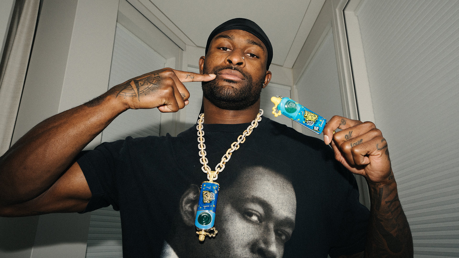DK Metcalf with his custom Greg Yuna-designed Juicy Drop Pop jewelry. 