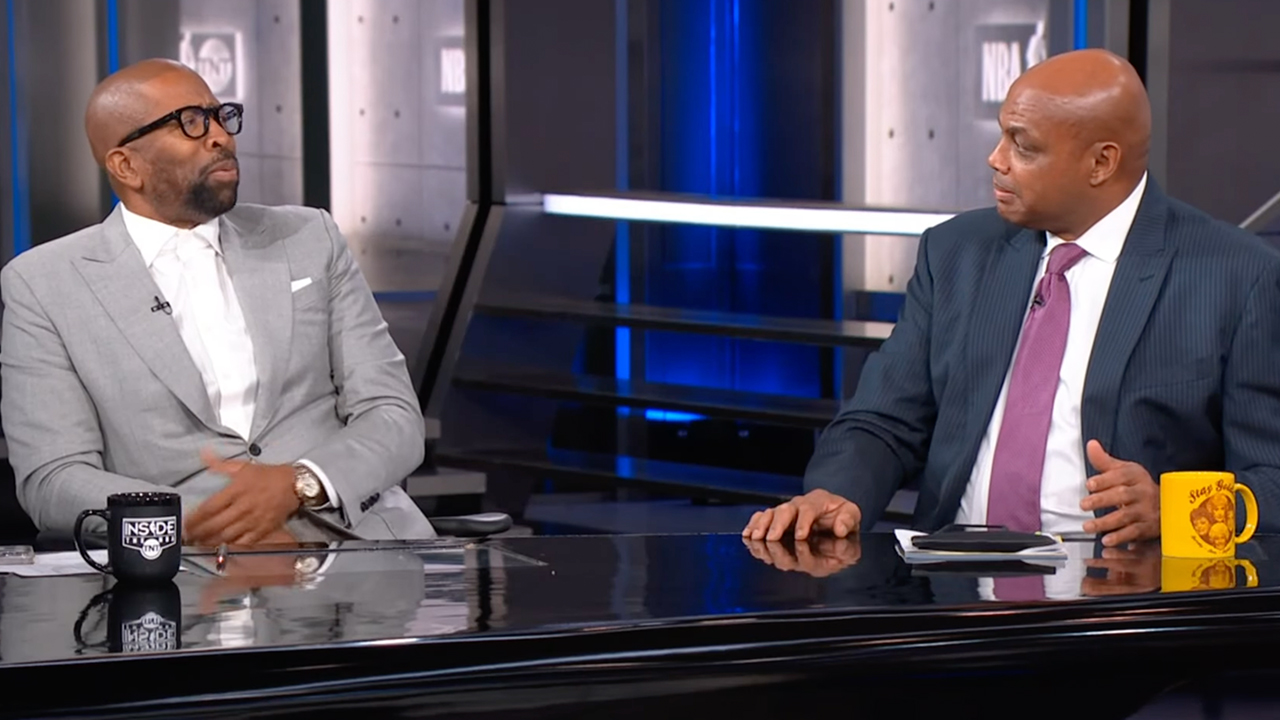 Kenny Smith and Charles Barkley on 'Inside the NBA.'