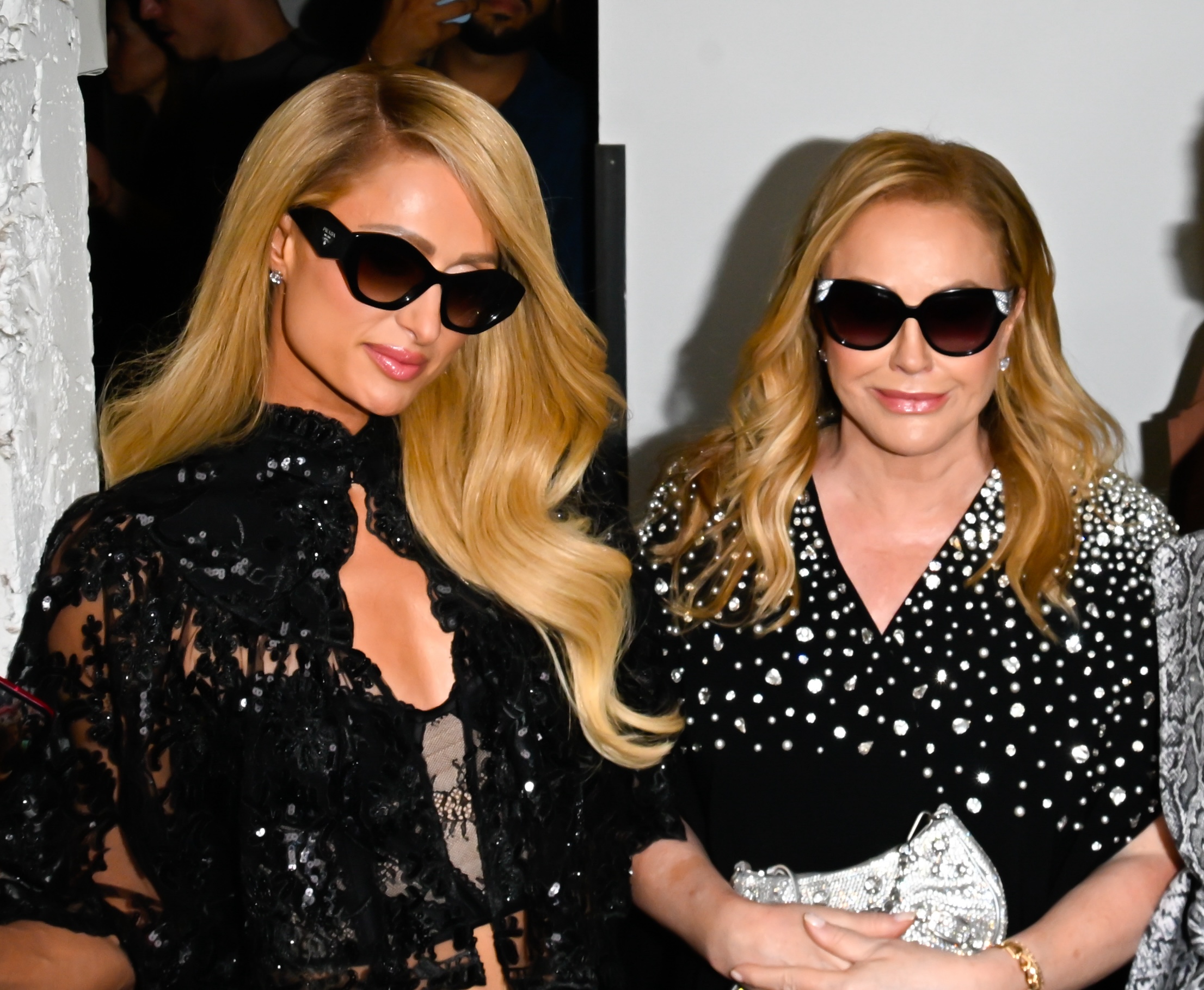 NEW YORK, NEW YORK - SEPTEMBER 07: (L-R) Paris Hilton, Kathy Hilton and Nicky Hilton Rothschild are seen arriving to alice + olivia by Stacey Bendet presentation during New York Fashion Week at Highline Stages on September 07, 2024 in New York City. 