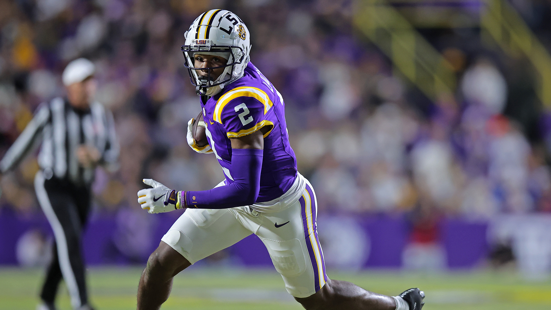 Kyren Lacy of the LSU Tigers during a game against the Oklahoma Sooners.