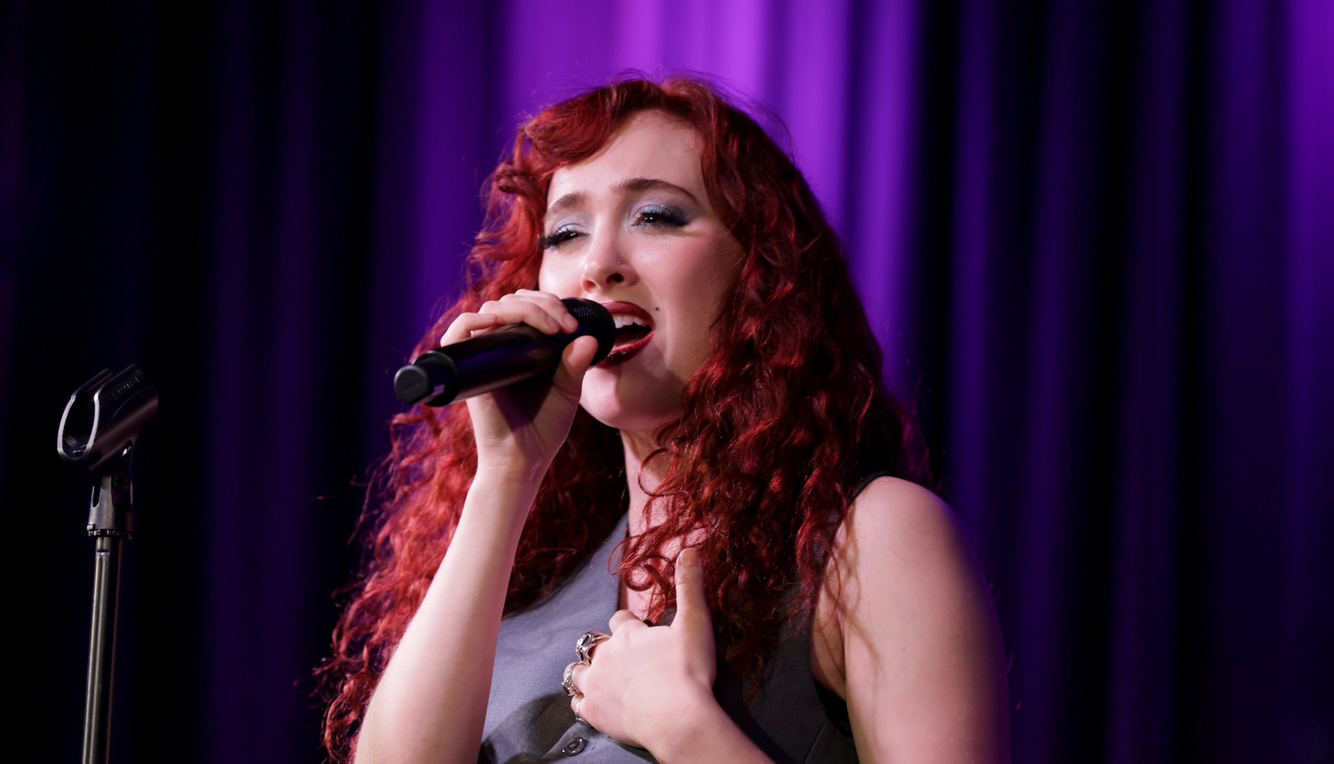 LOS ANGELES, CALIFORNIA - NOVEMBER 07: Chappell Roan performs at Spotlight: A Night With Chappell Roan and Dan Nigro moderated by Brandi Carlile at GRAMMY Museum L.A. Live on November 07, 2024 in Los Angeles, California.