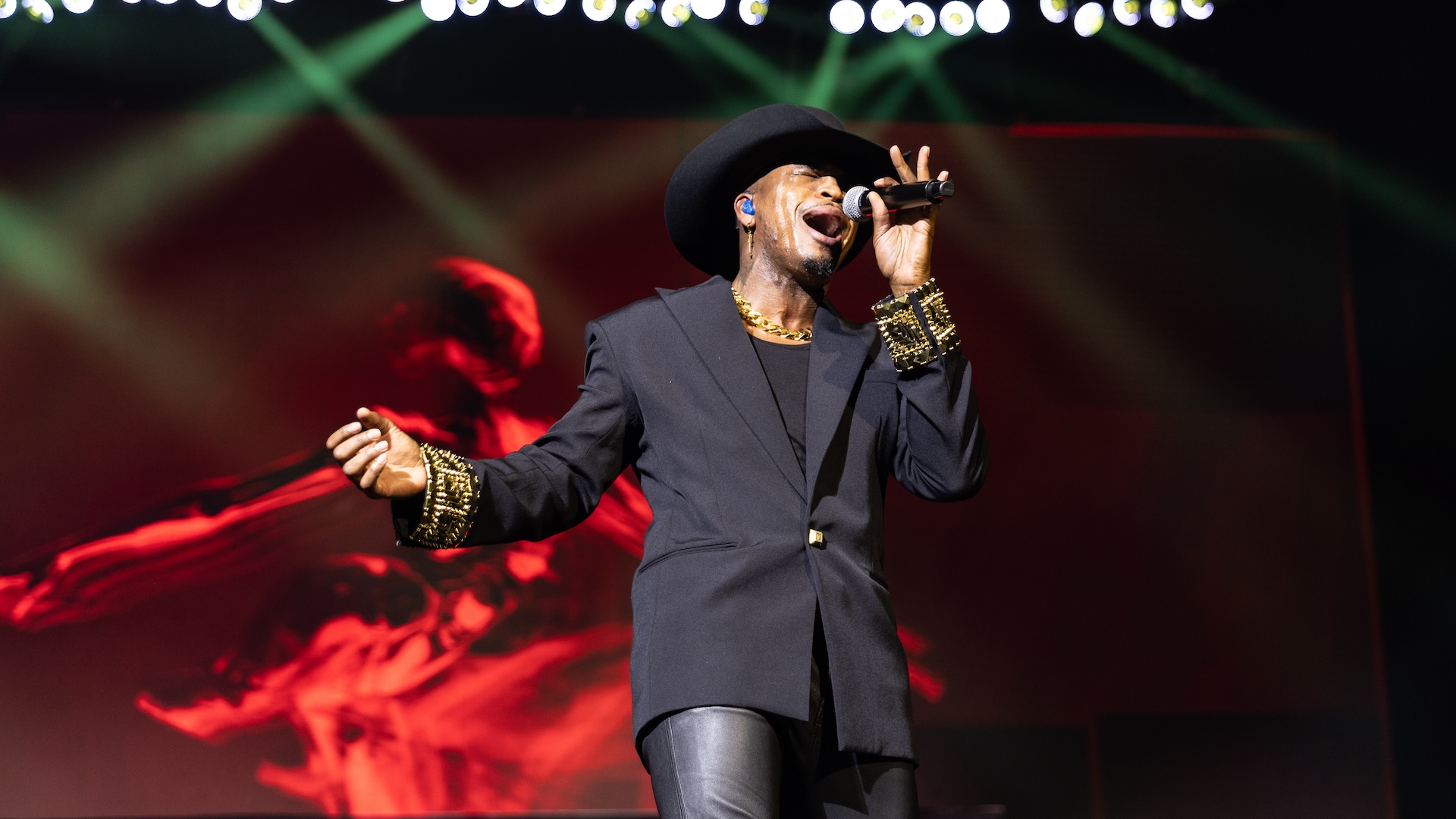 SAN FRANCISCO, CALIFORNIA - MARCH 07: Ne-Yo performs at Chase Center on March 07, 2025 in San Francisco, California.