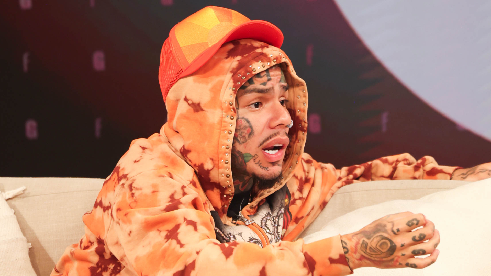 Tekashi 69 appears at Univision Studios during promotion of song Repuesta.