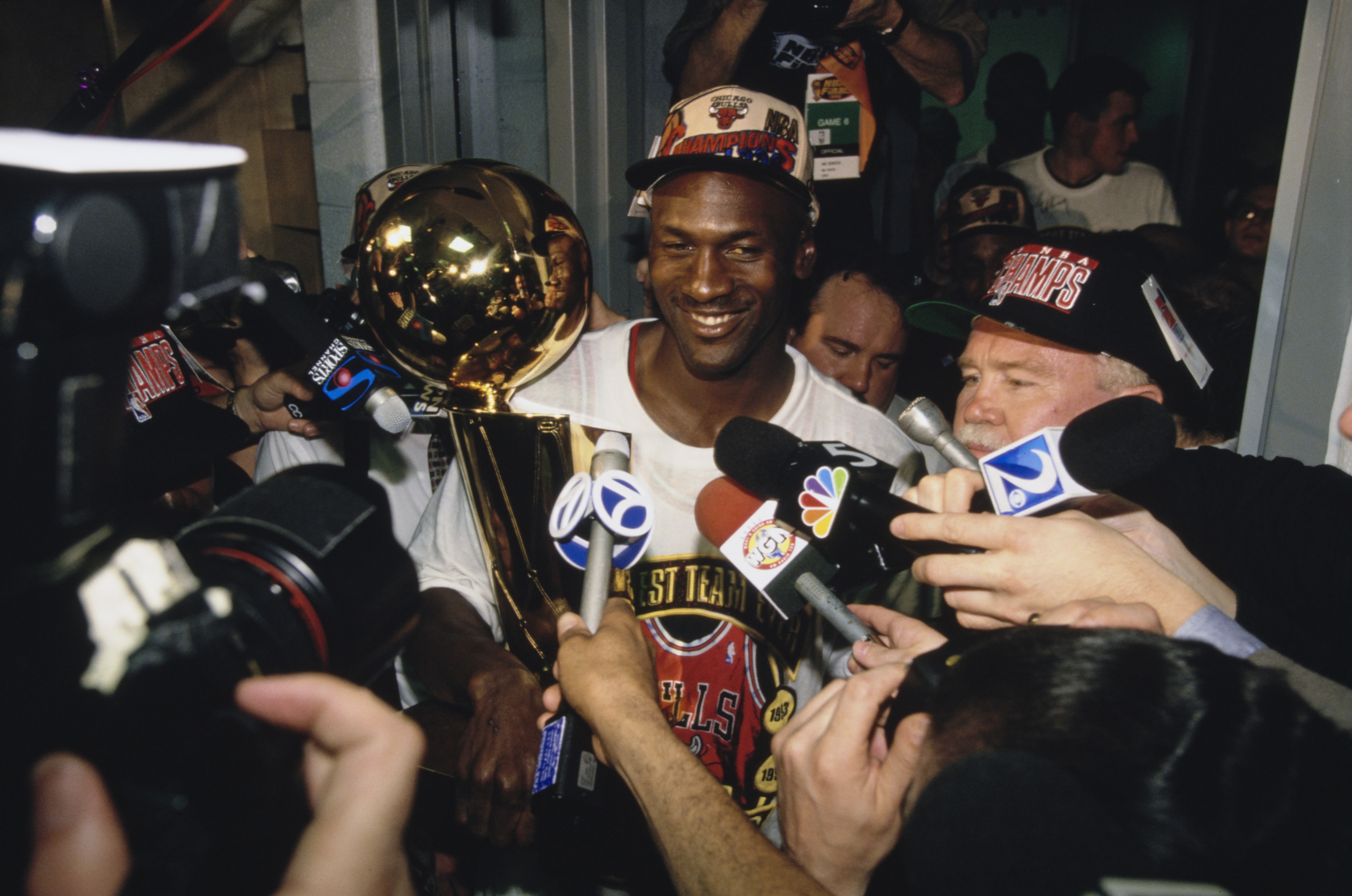 Michael Jordan surrounded by reporters after winning the 1996 NBA Championship.