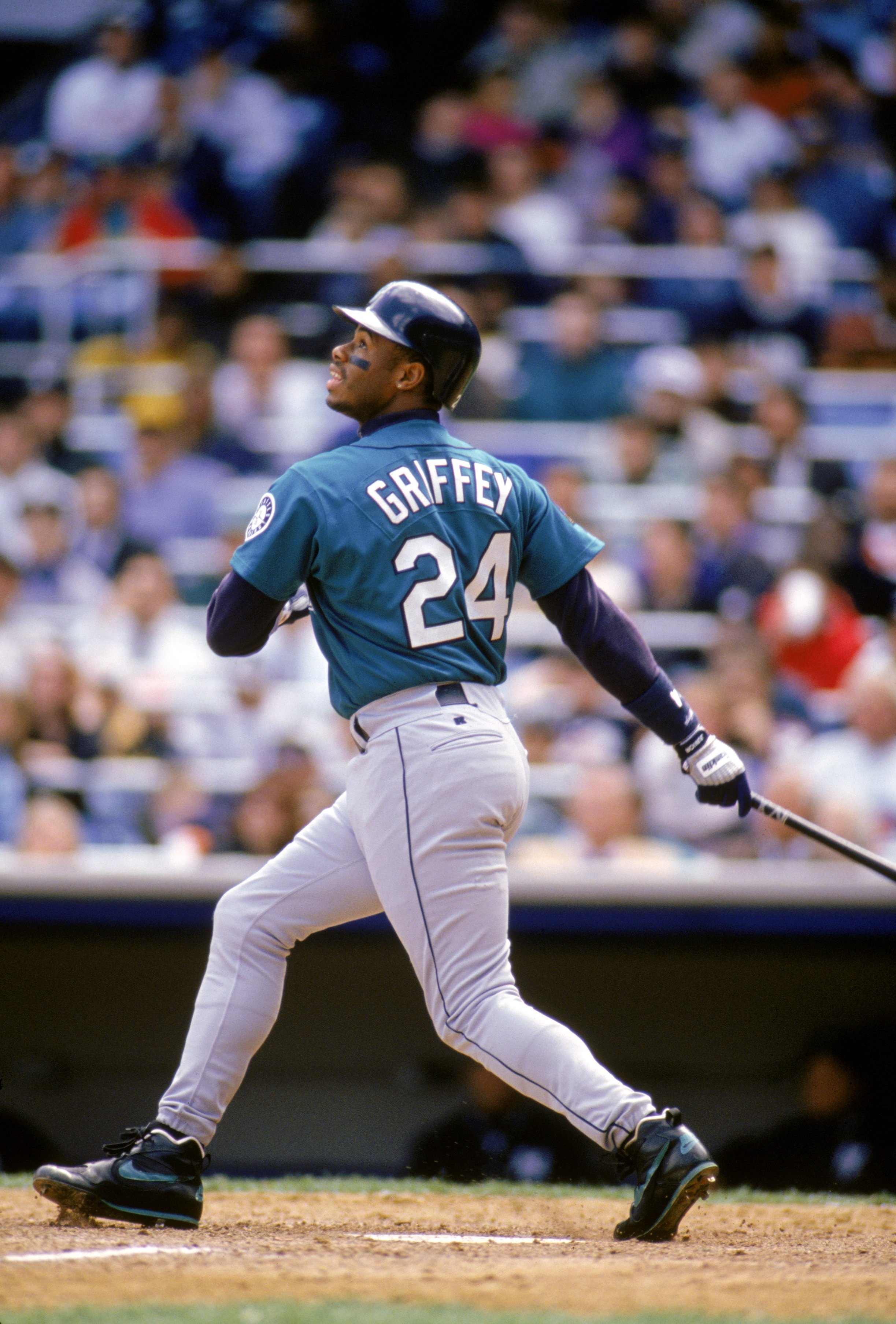 Worn by superstars like Ken Griffey Jr., the Seattle Mariners alternate jerseys from 1994-96 are one of the best throwbacks of all time.