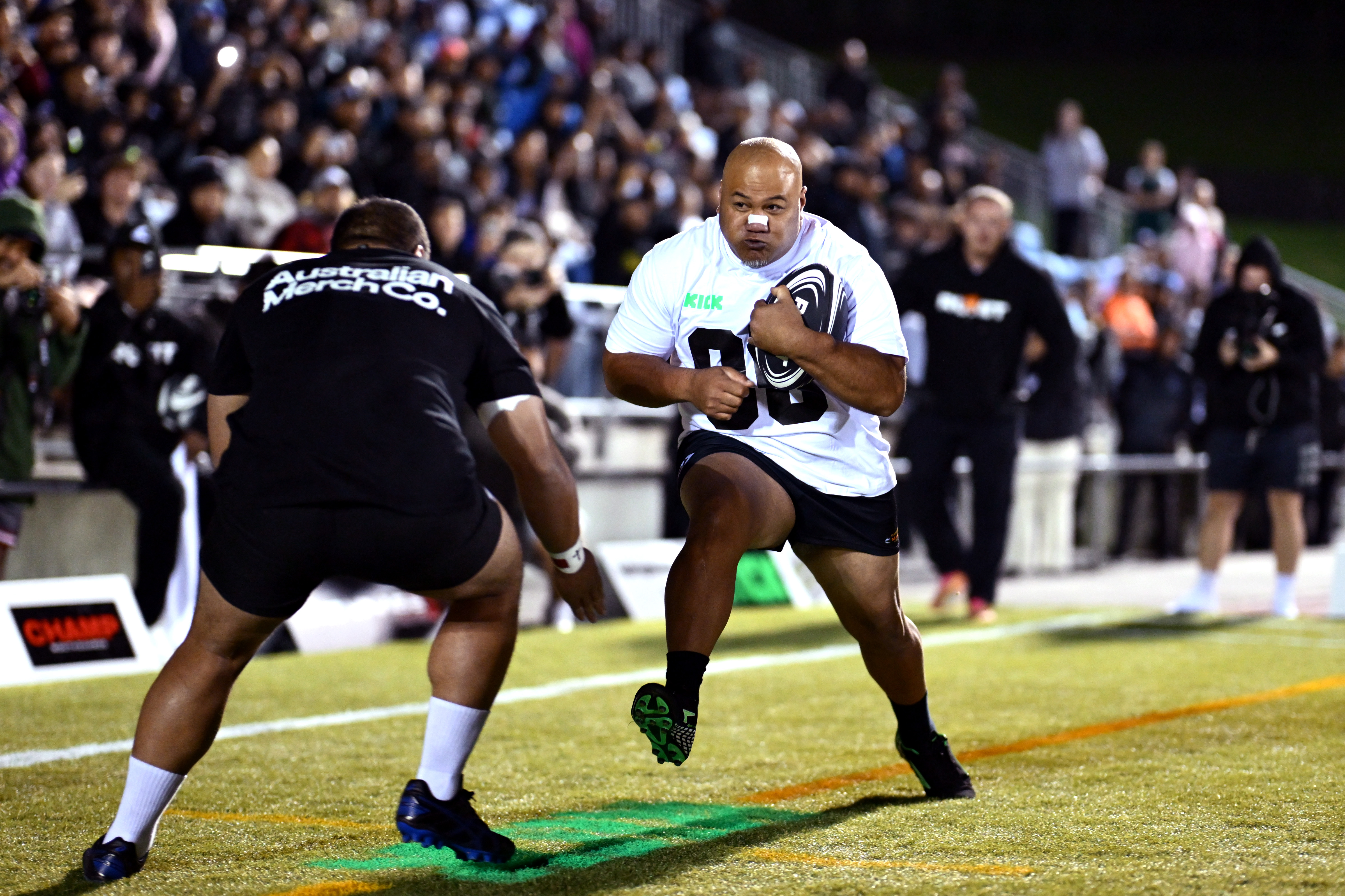 Abraham Tulisi competes against Tapinga Junior Fahiua during the RUNIT Championship League at The Trusts Arena on May 19, 2025 in Auckland, New Zealand.