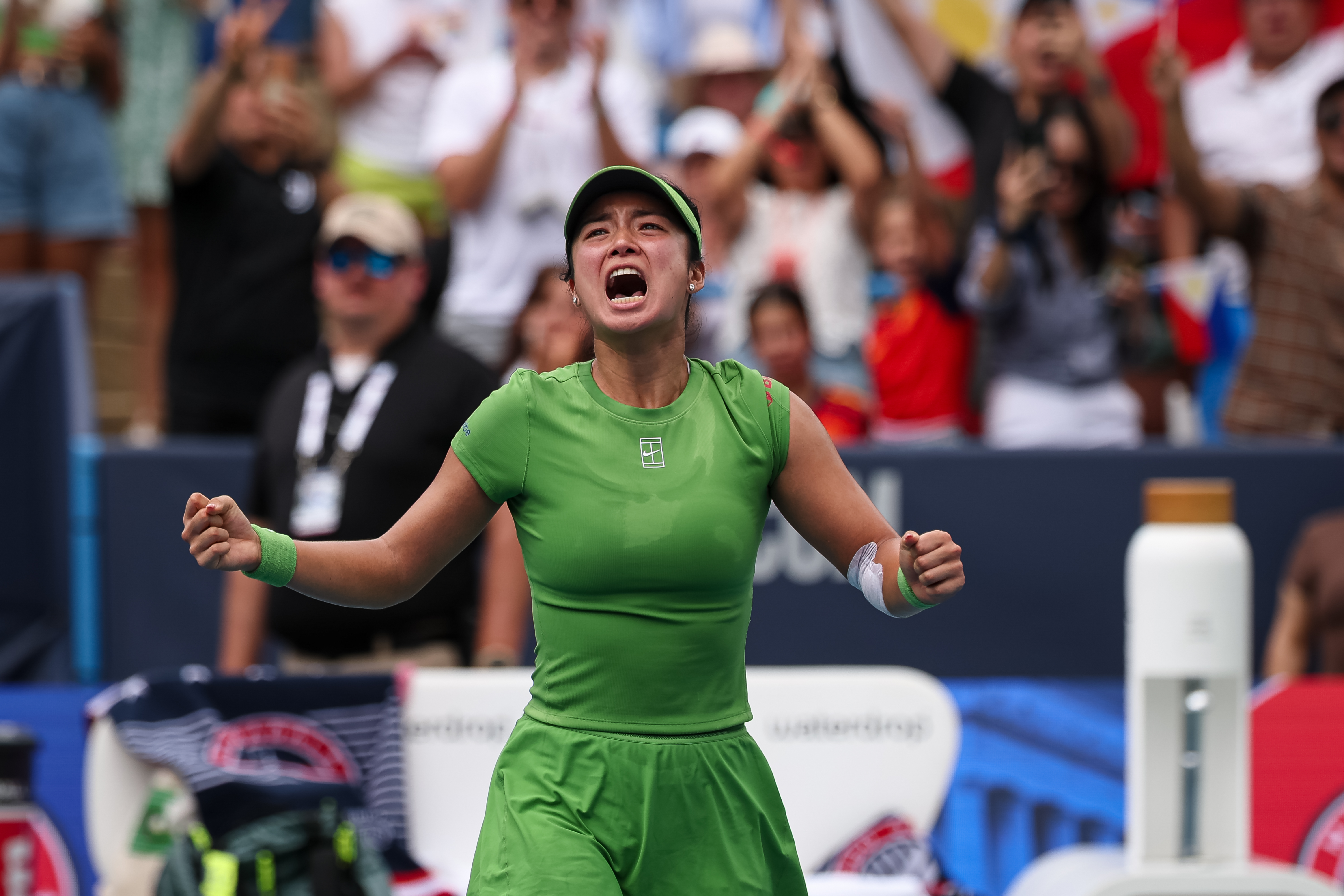 Filipino tennis tar Alex Eala celebrates winning the DC Open in August 2026.