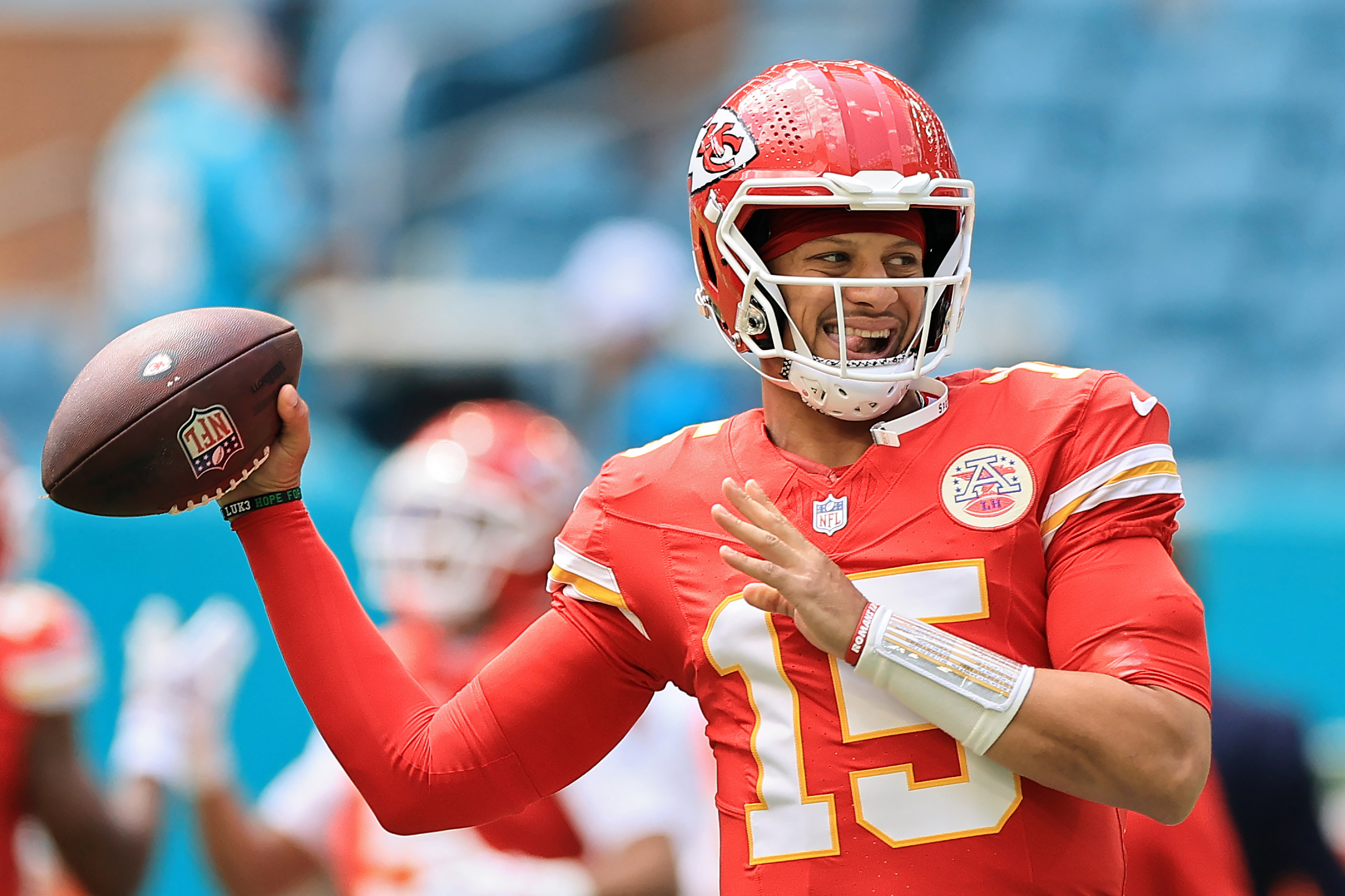 Patrick Mahomes warms up prior to the Kansas City Chiefs-Miami Dolphins game.