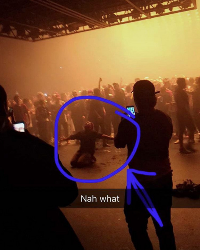 Kanye Fan Praying During Saint Pablo MSG