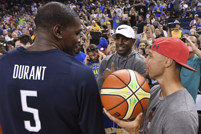 kevin durant and steph curry after USA game