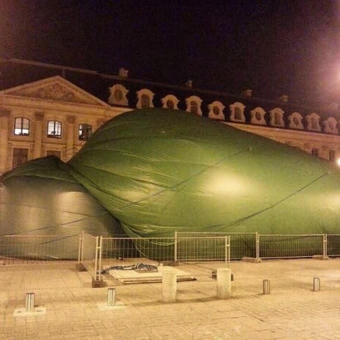 There Is an Inflatable Christmas Tree in Paris That Looks Like a Giant