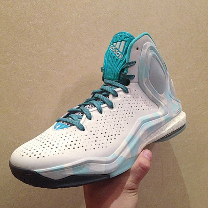 icy bottom basketball shoes