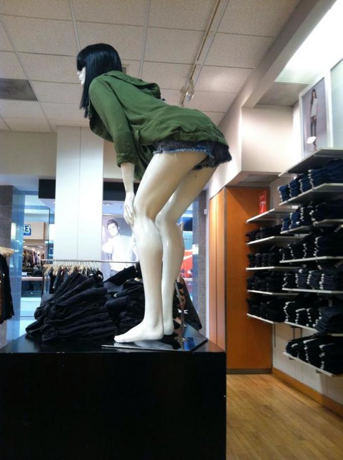 Forever 21's Mannequins Look Like They're Twerking Complex