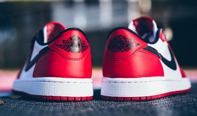 jordan 1 low chicago