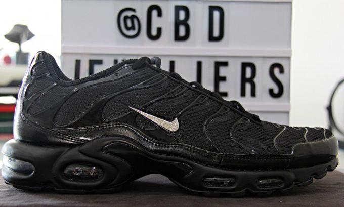 black tns with white tick