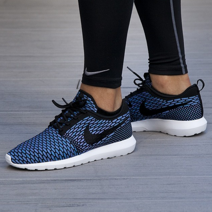 flyknit roshes