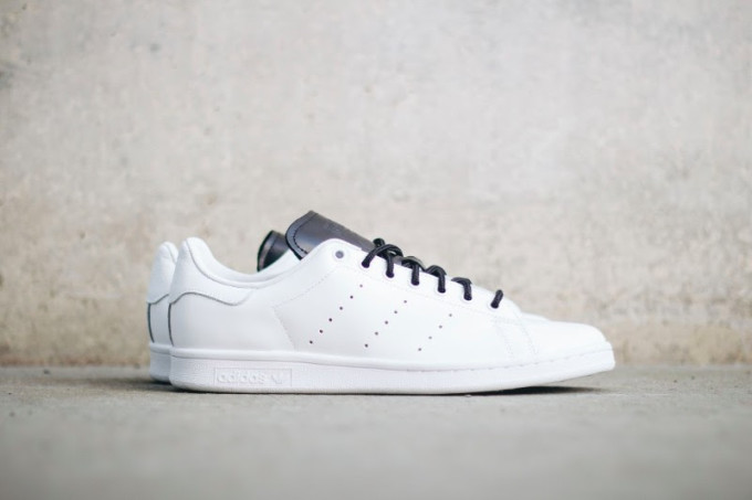 stan smith black tongue