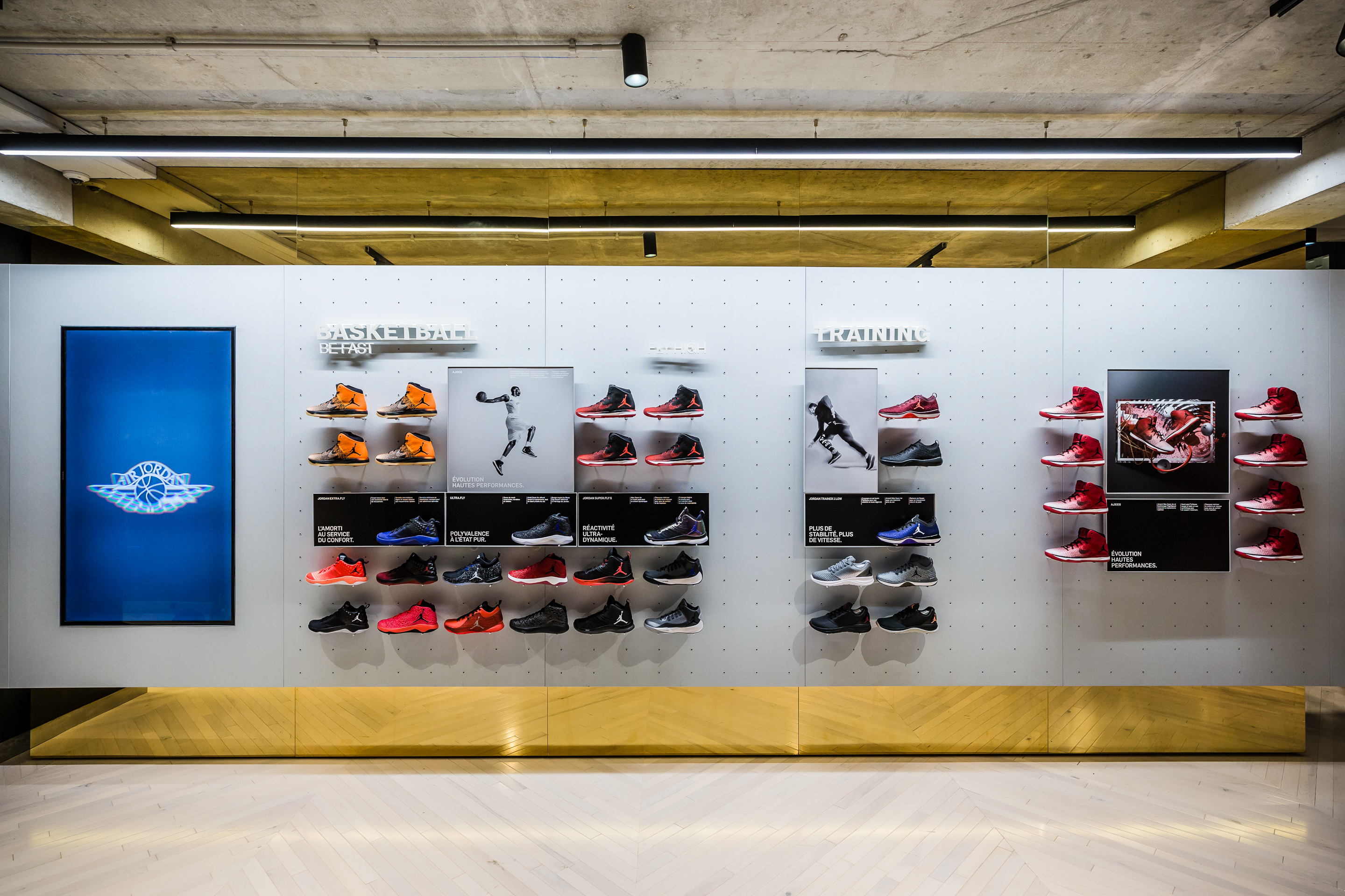 Найк откуда. Nike Air Jordan Store. Nike Jordan Boutique. Магазин Nike Air Jordan в Москве.