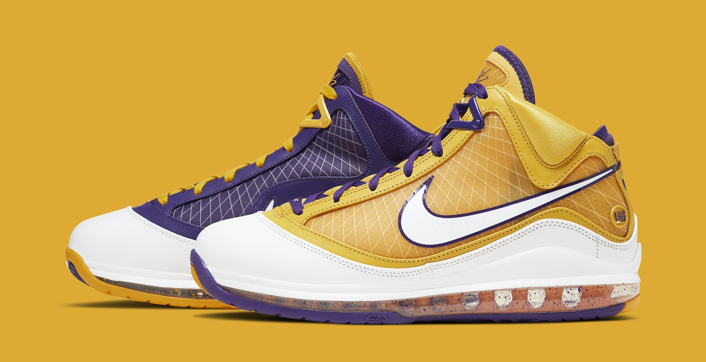 lebron sneakers lakers