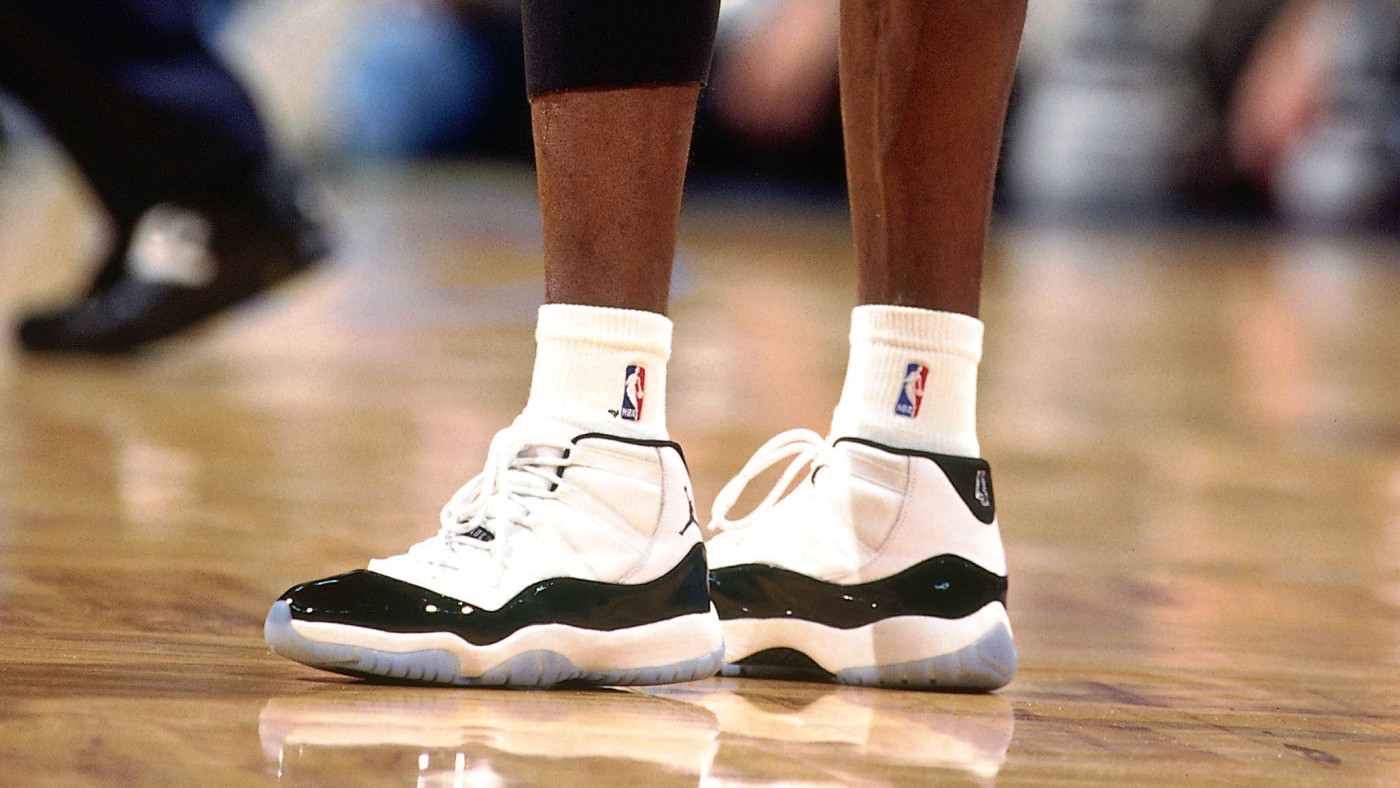 what shoes does jordan wear in space jam