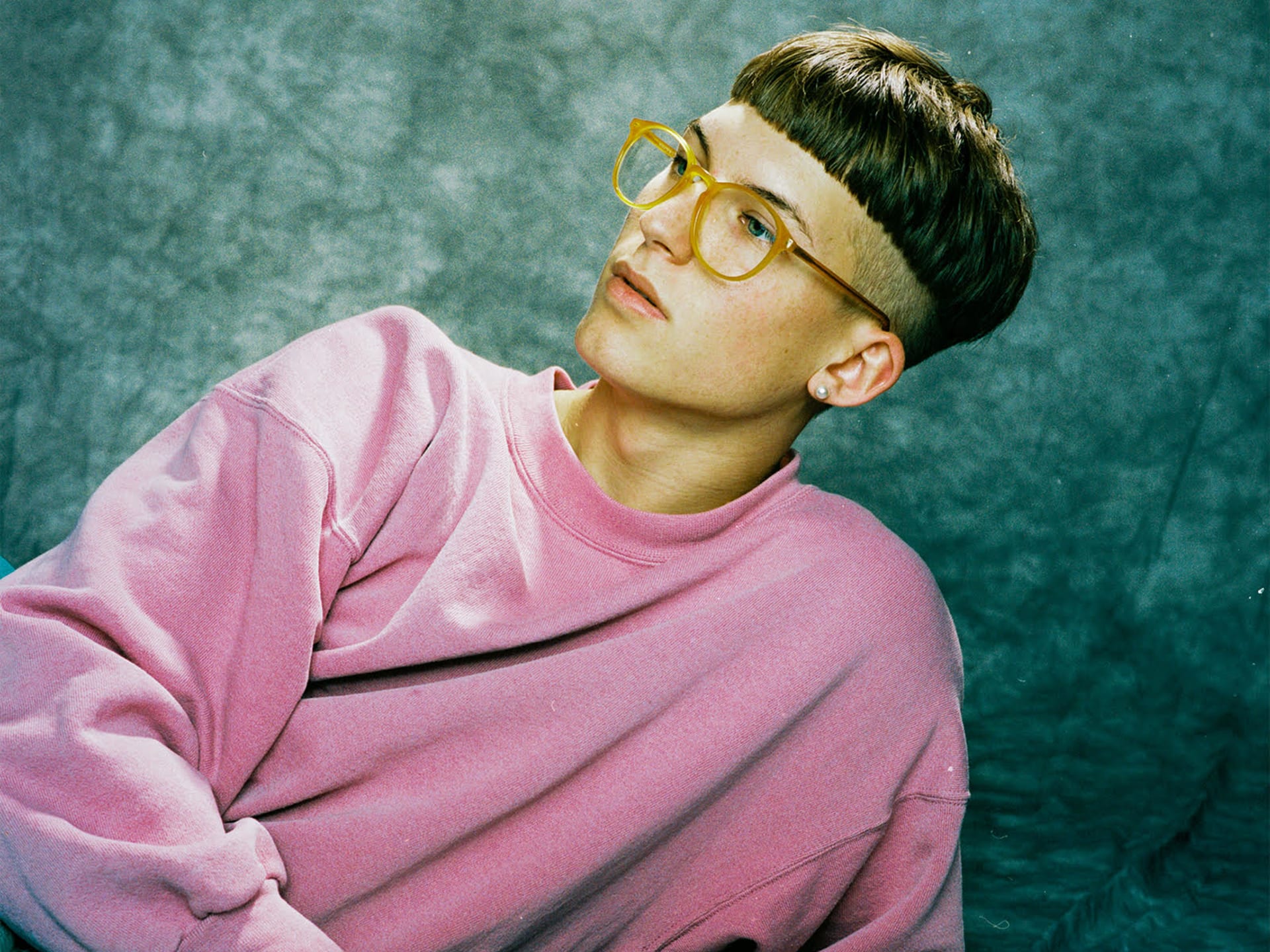 Gus Dapperton Is a Self-Produced Artist with a Dreamy, Addictive New EP