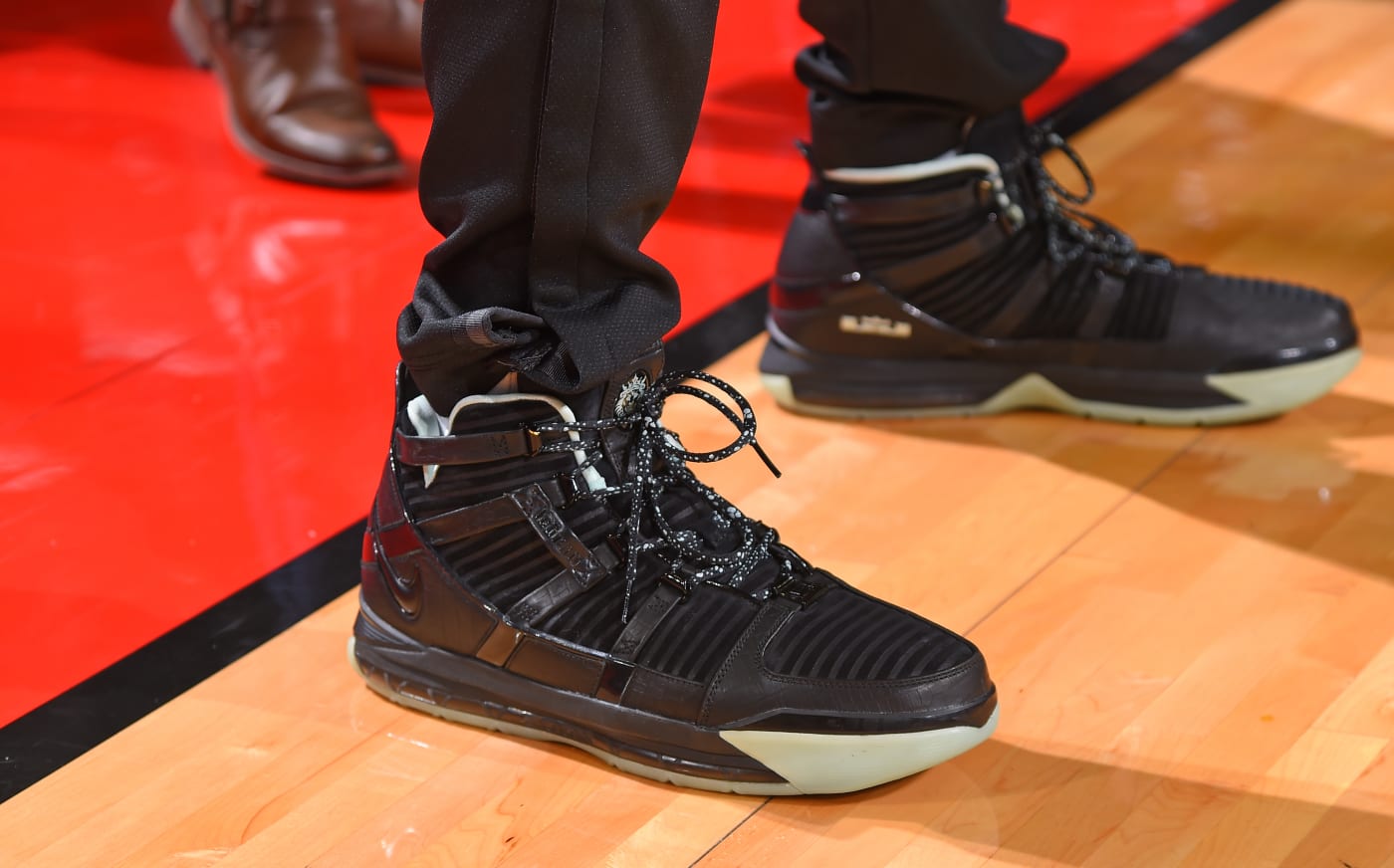 lebron 3 glow pe